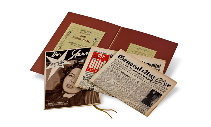 Geschenkmappe mit Zeitungen und Illustrierten